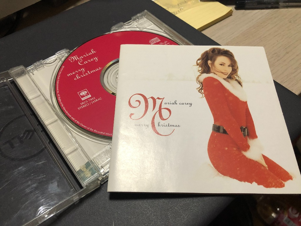 マライア・キャリーのクリスマスアルバムを聴きながら